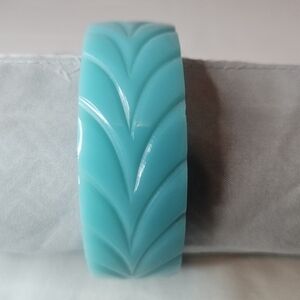 Vintage Carved Turquoise Lucite Bangle Bracelet | Leaf Pattern | Retro Statement